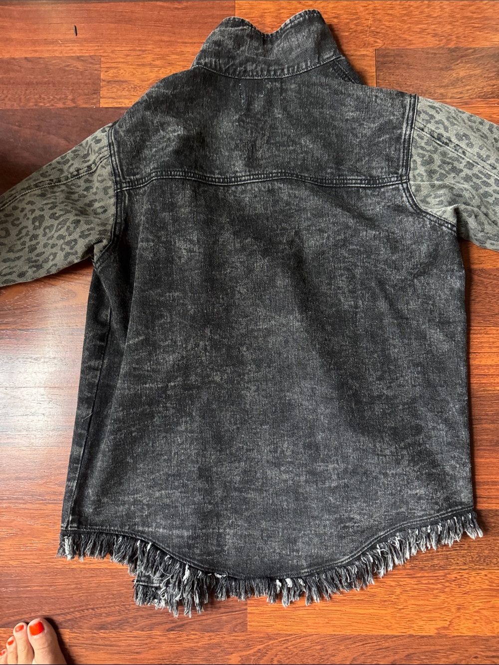 Veveret Women's Black & Gray Leopard Denim Jacket - Picture 4 of 5